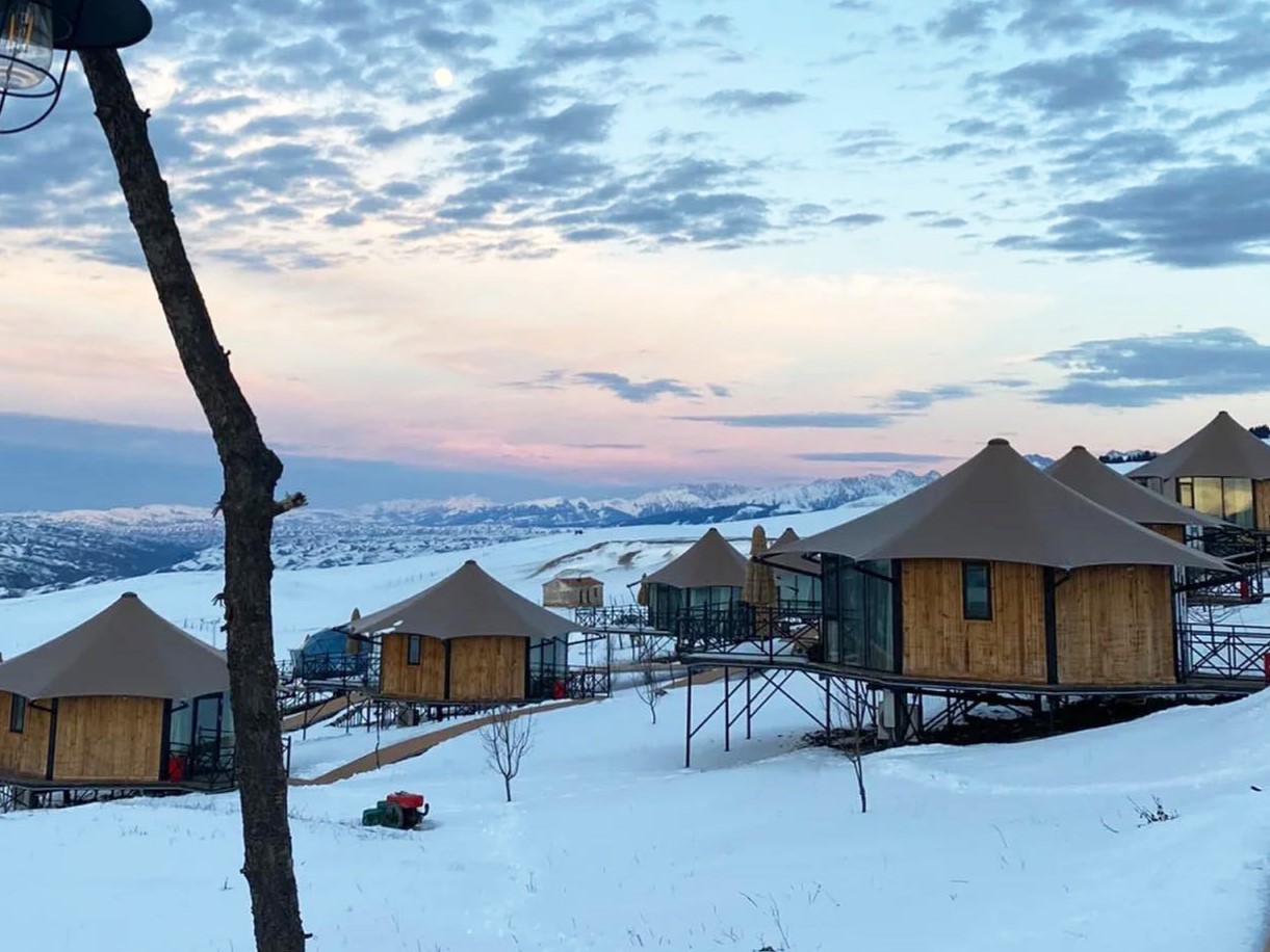 https://www.luxotent.com/news/luxury-glamping-hotel-on-the-snowy-qinghai-tibet-plateau